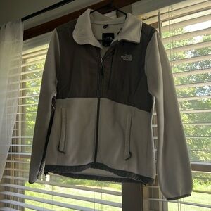 Women’s White & Gray Northface Size S